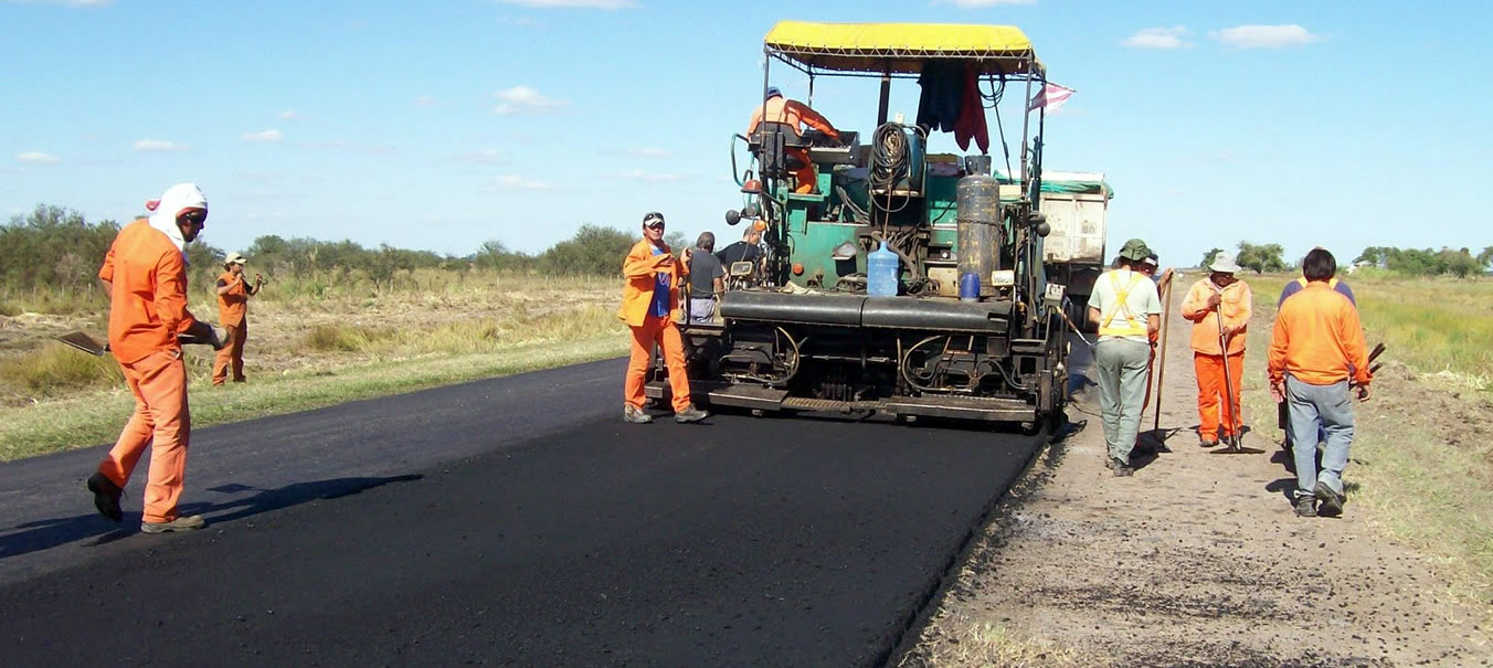 Infraestructura Vial: Construcción, rehabilitación y mantenimiento de redes viales, así como también accesos y caminos rurales.